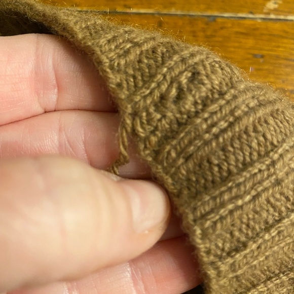 VTG Cashmere 100% Neiman Marcus V-Neck Cable Knit Sweater Camel Tan Scotland - Picture 9 of 9
